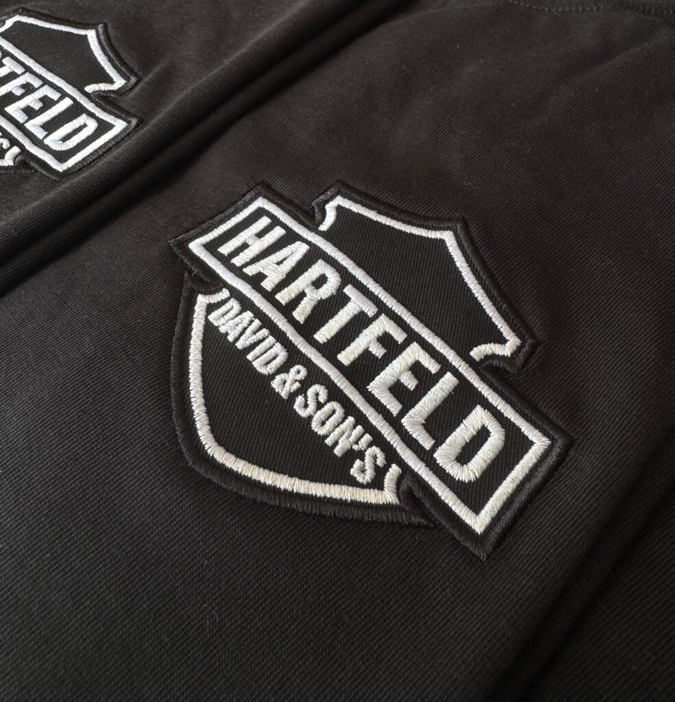 die Patches sticken lassen